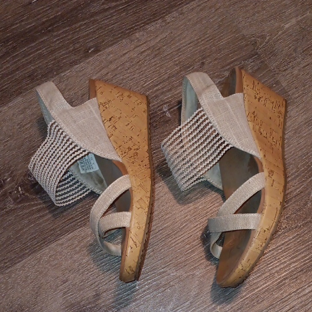 Skechers Beige Strappy Cork Sandals - Picture 9 of 11